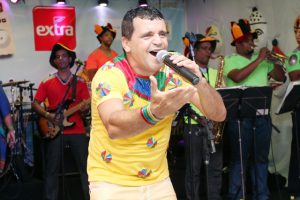  Gustavo Travassos lança música para o Carnaval durante Quinta no Galo